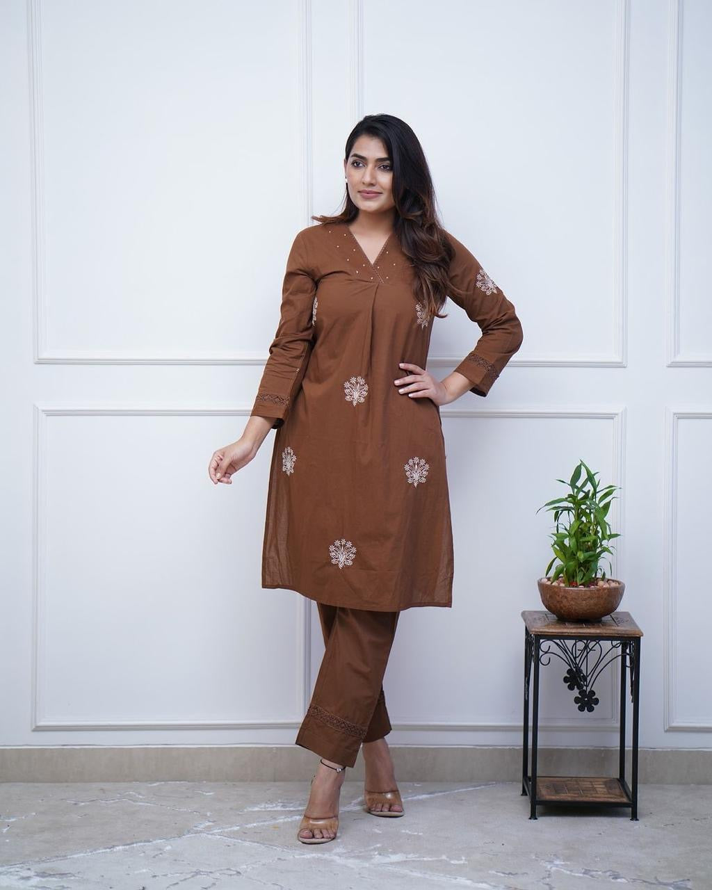 Minimal Embroidered Straight Kurta & Pants Set – Everyday Grace