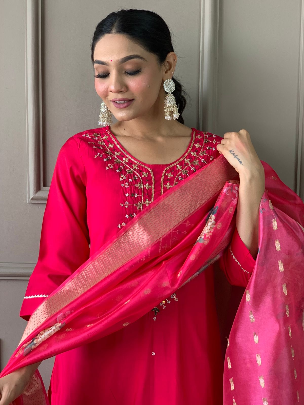 Embellished Kurta Set with Dupatta – Festive Radiance