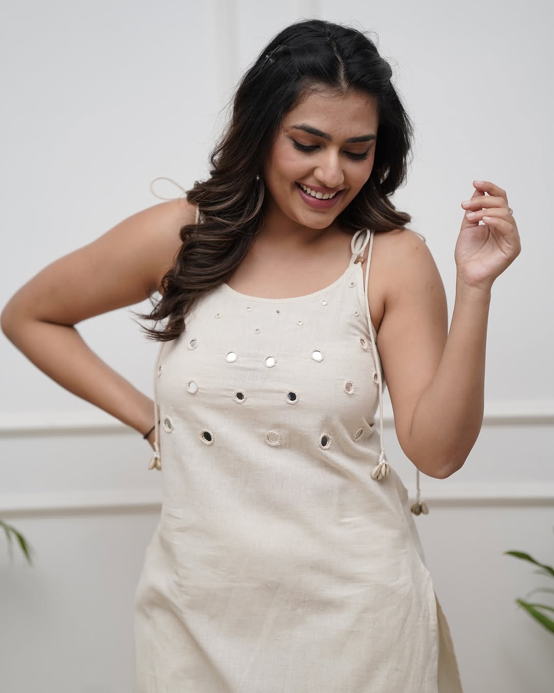 Chic Sleeveless Kurta Set with Subtle Embellishments