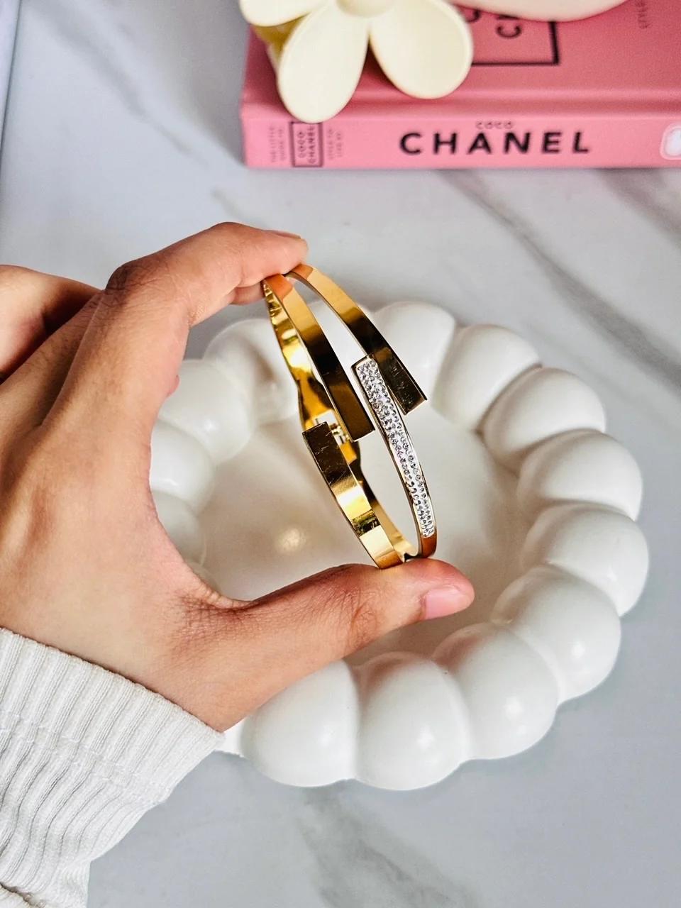 Elegant Golden Bracelet with Diamond Accent