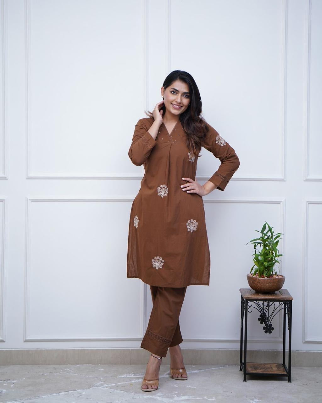 Minimal Embroidered Straight Kurta & Pants Set – Everyday Grace