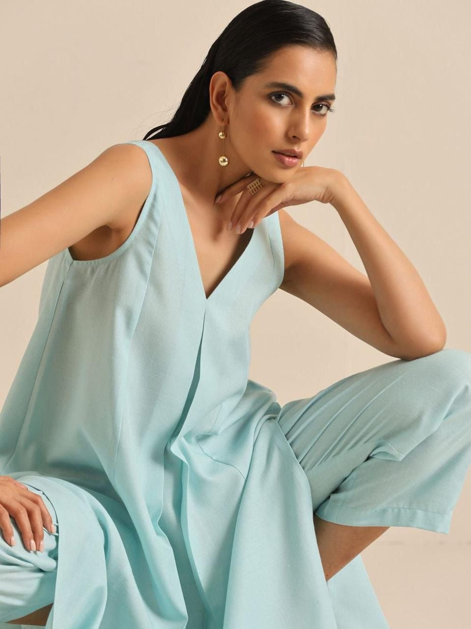 Sleeveless Asymmetric Kurta & Straight Pants Set – Minimalist Statement Wear
