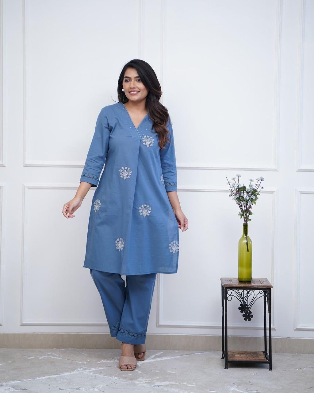 Minimal Embroidered Straight Kurta & Pants Set – Everyday Grace
