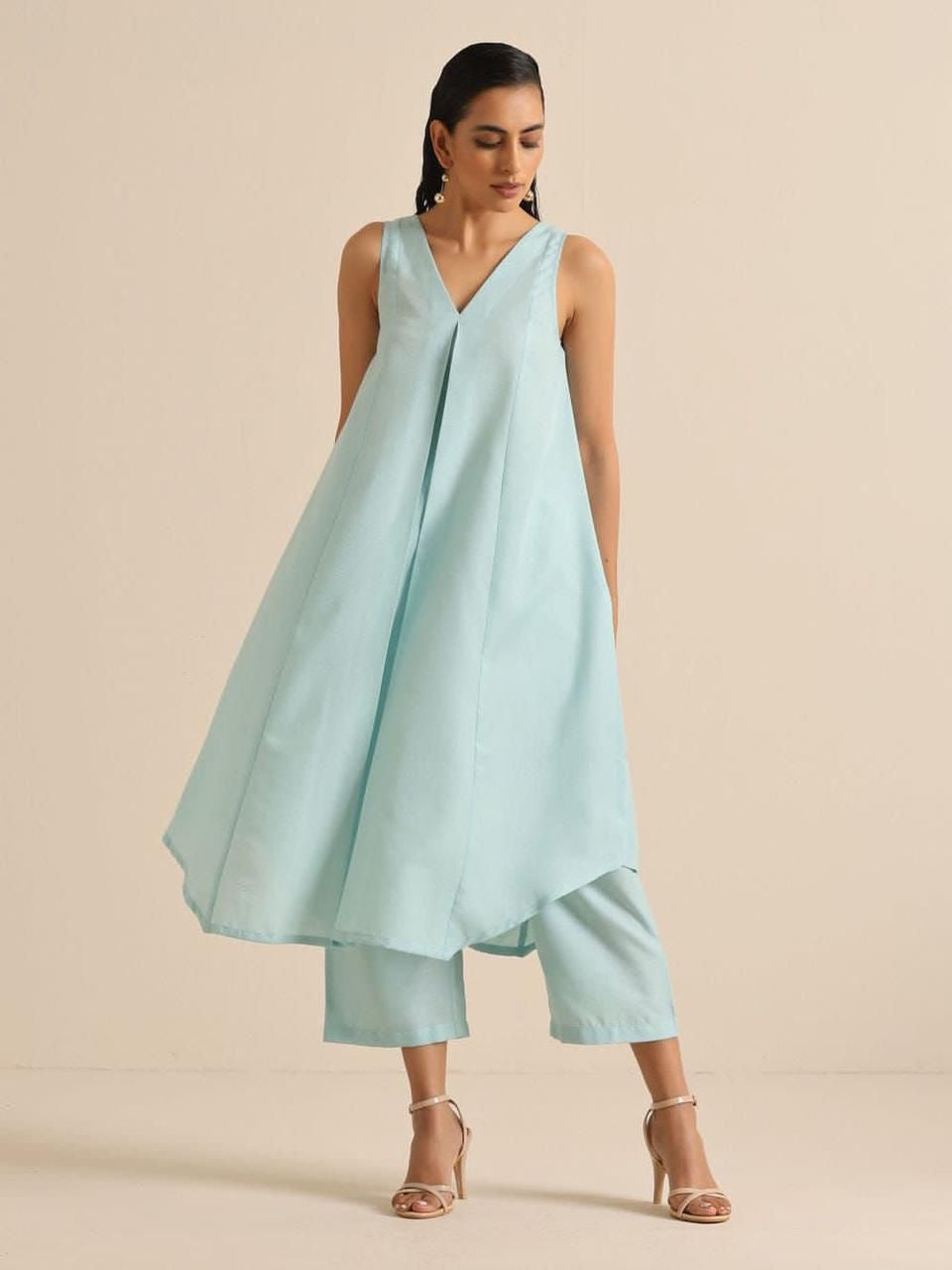 Sleeveless Asymmetric Kurta & Straight Pants Set – Minimalist Statement Wear