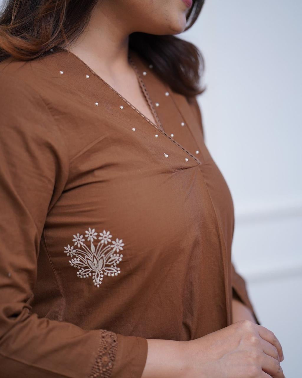 Minimal Embroidered Straight Kurta & Pants Set – Everyday Grace