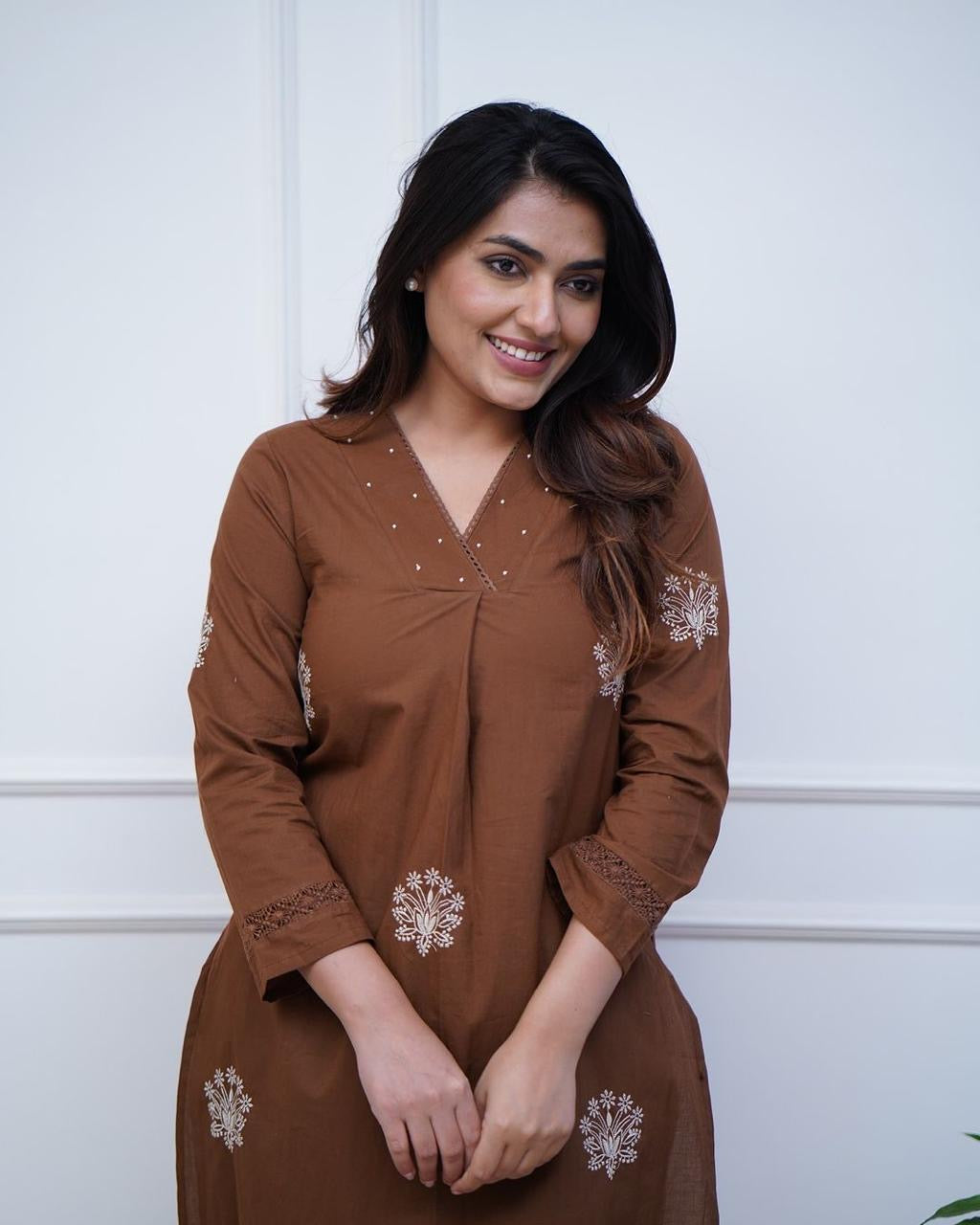 Minimal Embroidered Straight Kurta & Pants Set – Everyday Grace